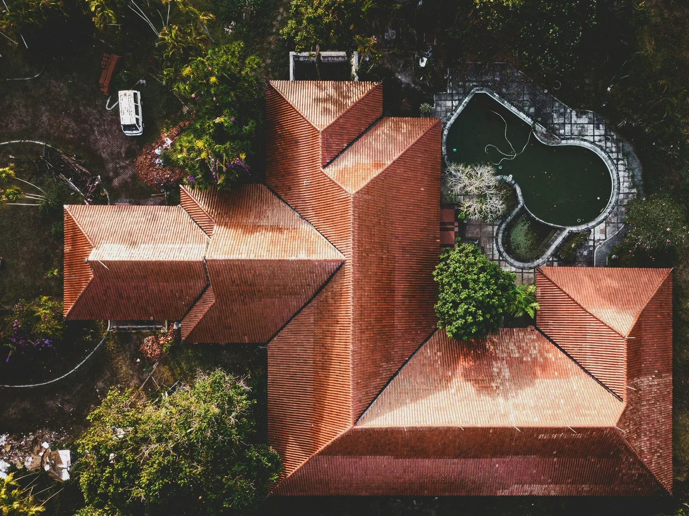 Aerial geometry of a roof from above